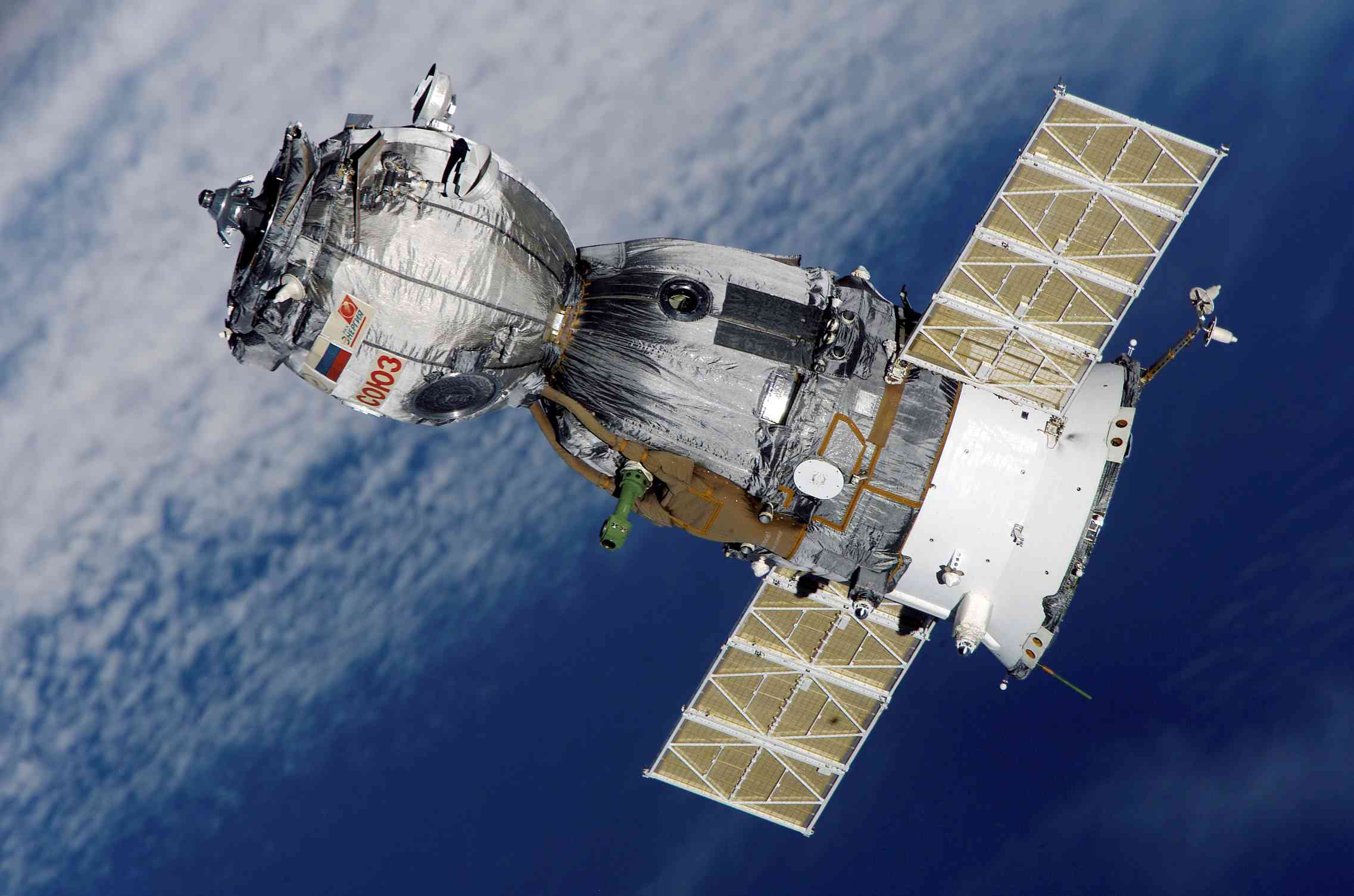 Images Wikimedia Commons/16 Russia Thegreenj Soyuz_TMA-7_spacecraft2edit1.jpg
